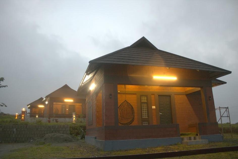 Misty Valley Resort Varagampadi Екстериор снимка